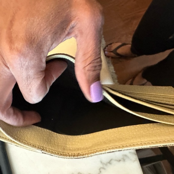 Gucci wallet Euc 🔥🔥Host pick 💛💛 - Picture 5 of 5